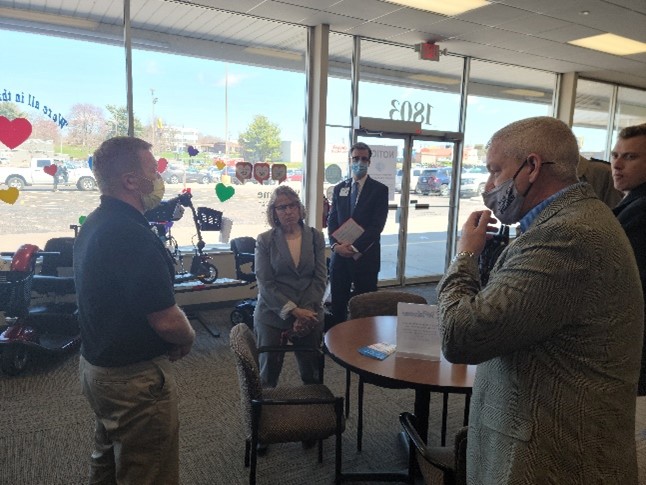 Rep. Miller-Meeks at Genesis Home Medical